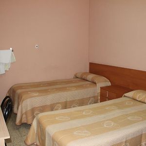 Zimmer mit Kingsize-Bett